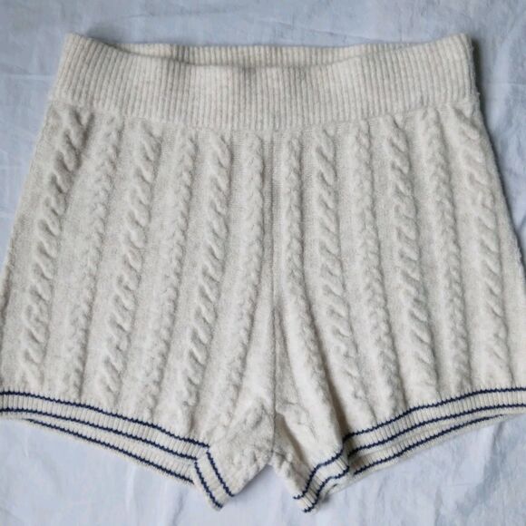 Victoria's Secret Pink Cable Knit Shorts Ivory Navy Preppy Womens Medium - Picture 2 of 9